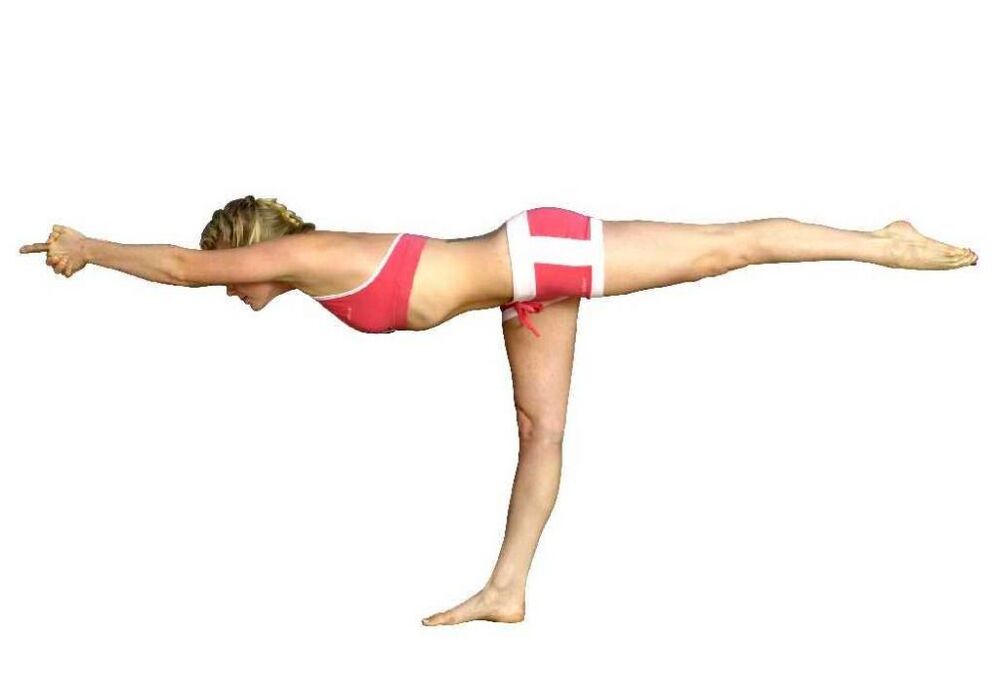 Балансирането на един крак с наклон ще ви помогне да отслабнете